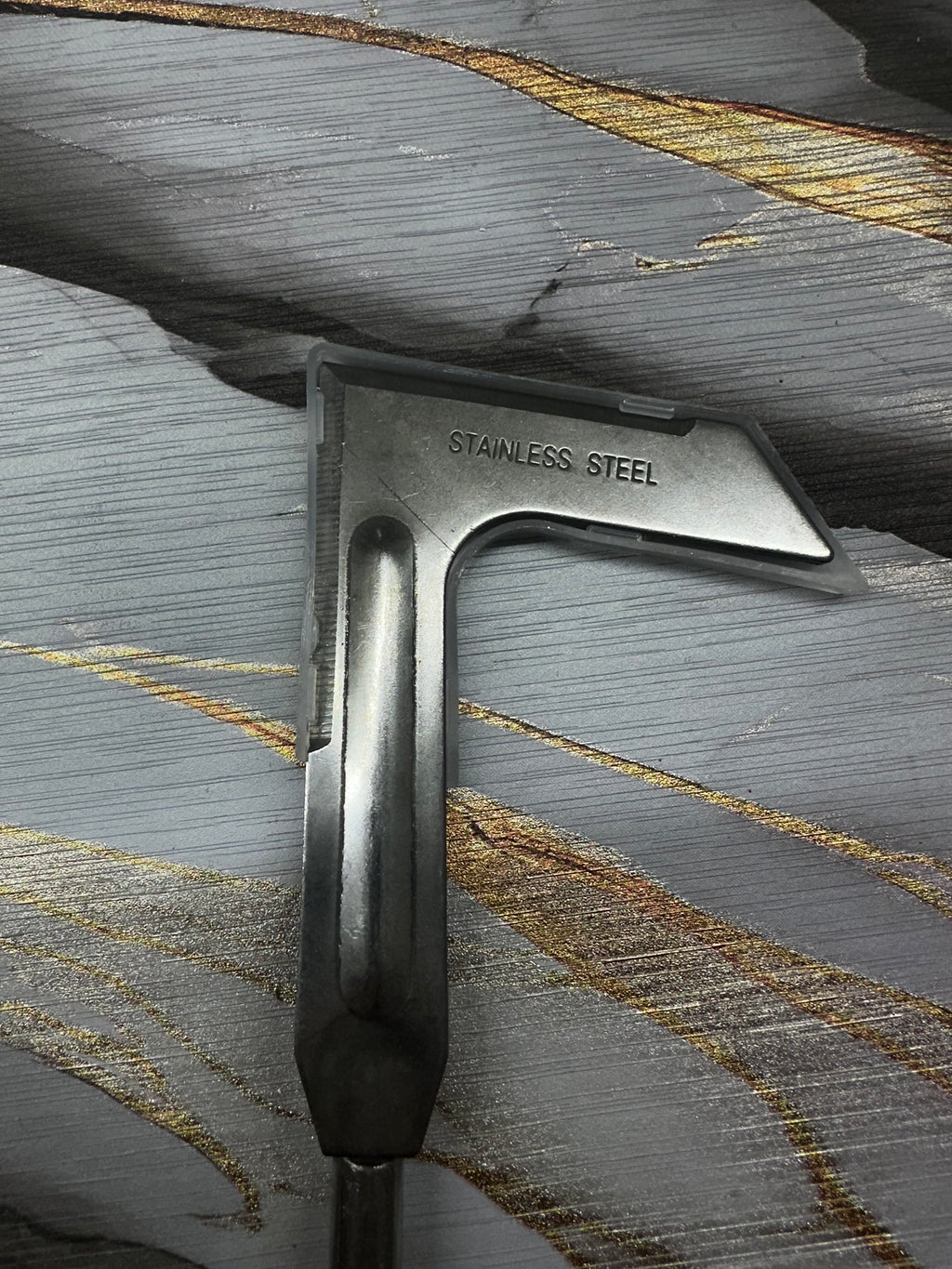Coltello per fughe a forma di L