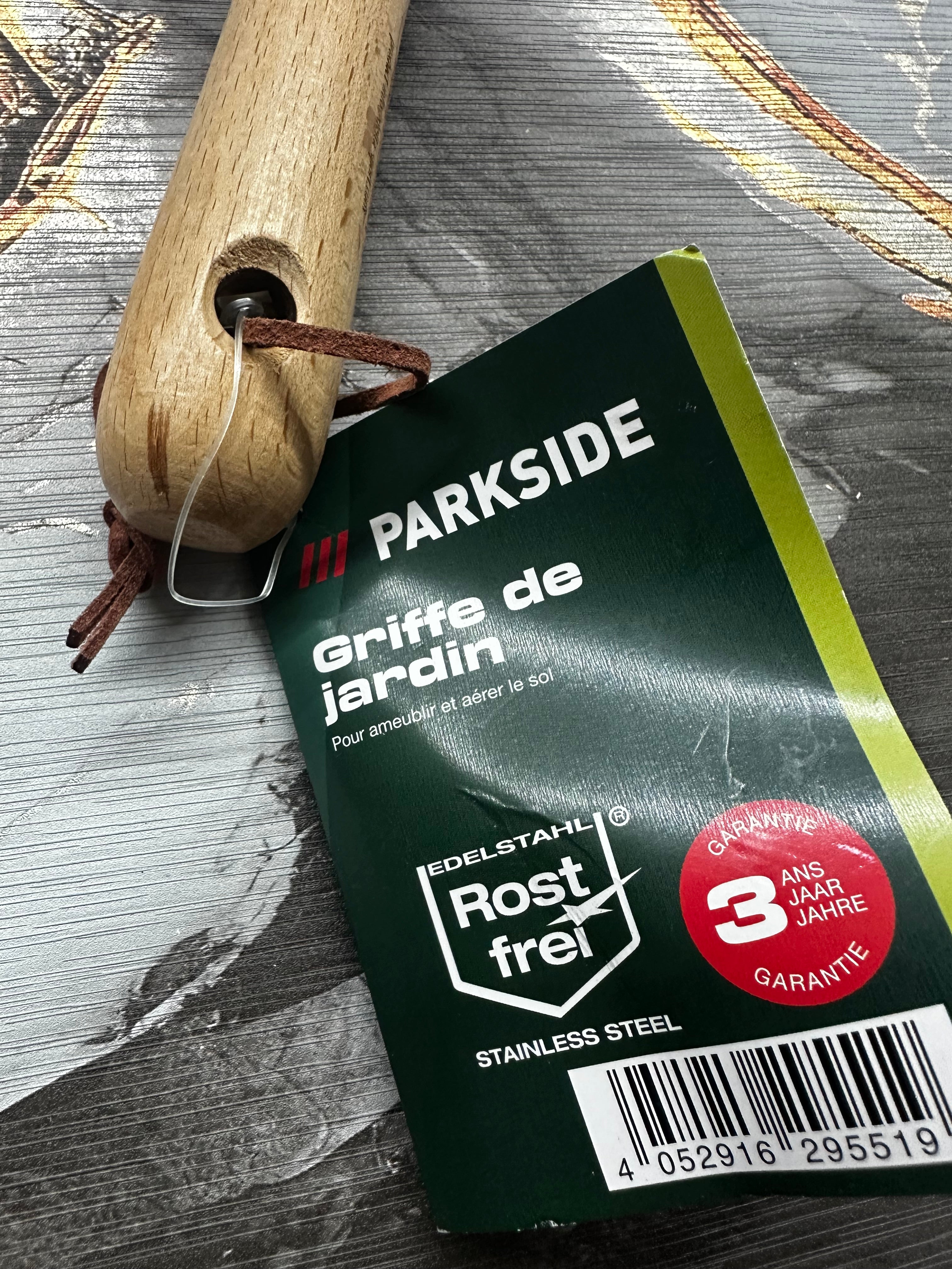 Rastrello coltivatore a tre denti Parkside.